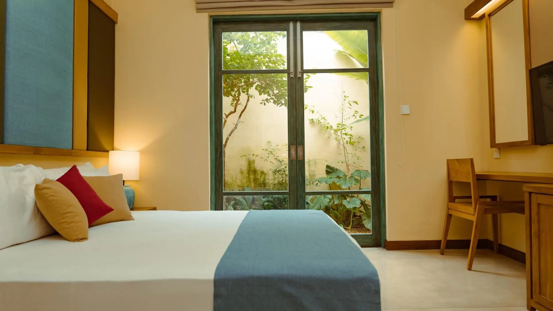 Hotel The Bloom Saffron Negombo 4*,